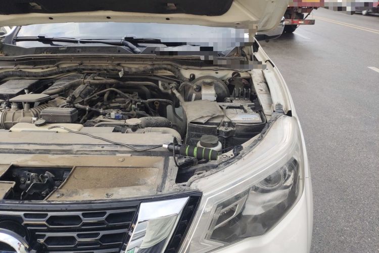 Used Nissan Terra 2018 2.5L Automatic 4x4 Luxury Edition Engine Bay Left