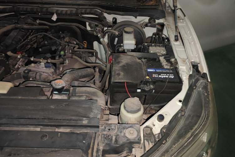Used Nissan Terra 2018 2.5L Automatic 4x4 Luxury Edition Engine Bay Left
