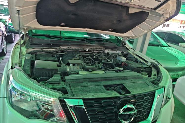 Used Nissan Terra 2018 2.5L Automatic 2WD Luxury Edition Engine Bay