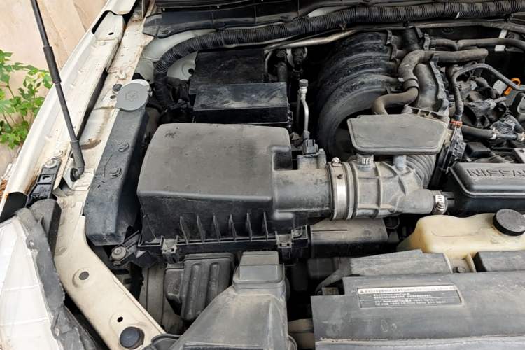 Used Nissan Terra 2018 2.5L Automatic 2WD Luxury Edition Engine Bay Right
