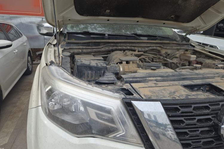 Used Nissan Terra 2018 2.5L Automatic 4x4 Luxury Edition Engine Bay Right
