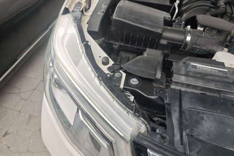 Used Nissan Terra 2018 2.5L Automatic 4x4 Flagship Edition Engine Bay Right
