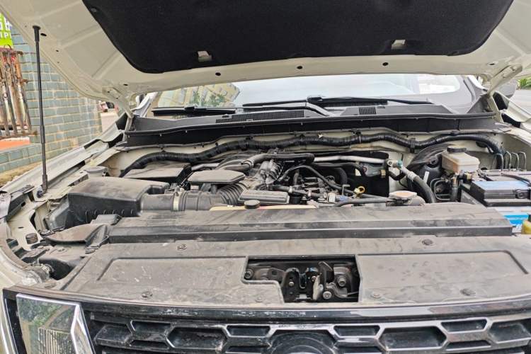 Used Nissan Terra 2018 2.5L Automatic 4x4 Luxury Edition Engine Bay Right