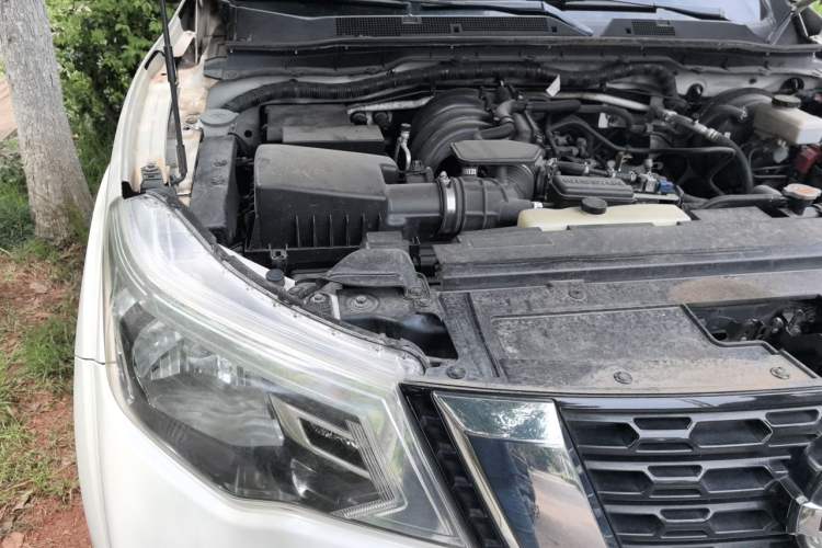Used Nissan Terra 2018 2.5L Manual Two-Wheel Drive Elite Edition Engine Bay Right