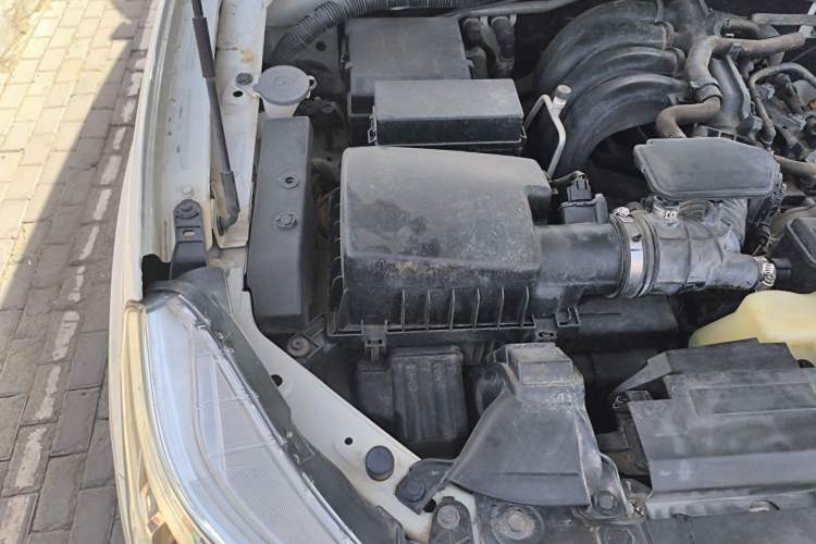Used Nissan Terra 2018 2.5L Manual Two-Wheel Drive Elite Edition Engine Bay Right