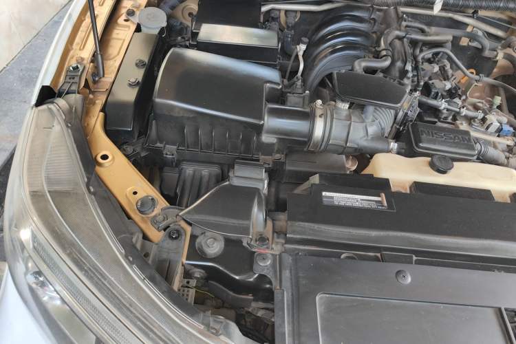 Used Nissan Terra 2018 2.5L Automatic 2WD Luxury Edition Engine Bay Right