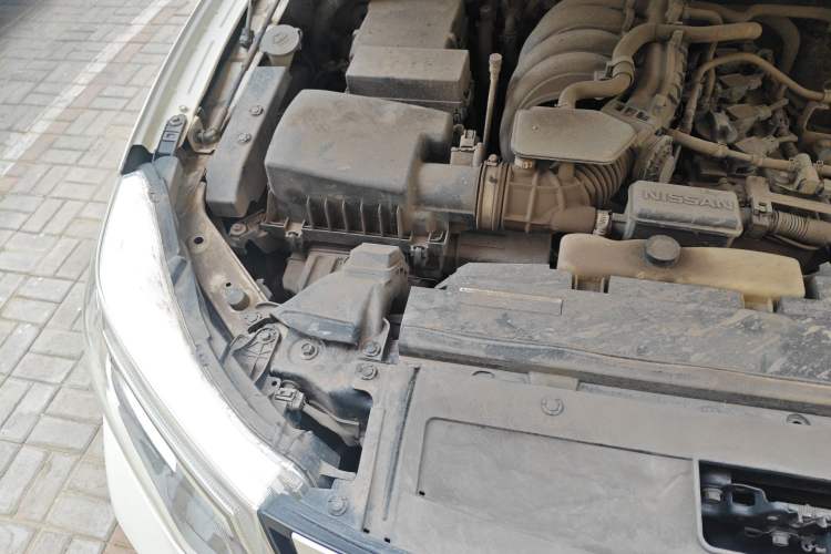 Used Nissan Terra 2018 2.5L Automatic 4x4 Flagship Edition Engine Bay Right