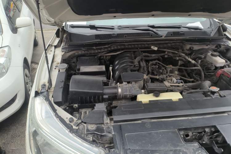 Used Nissan Terra 2018 2.5L Manual Two-Wheel Drive Elite Edition Engine Bay Right