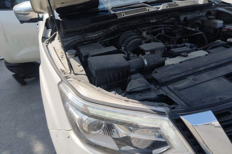 Used Nissan Terra 2018 2.5L Automatic 4x4 Flagship Edition Engine Bay Right