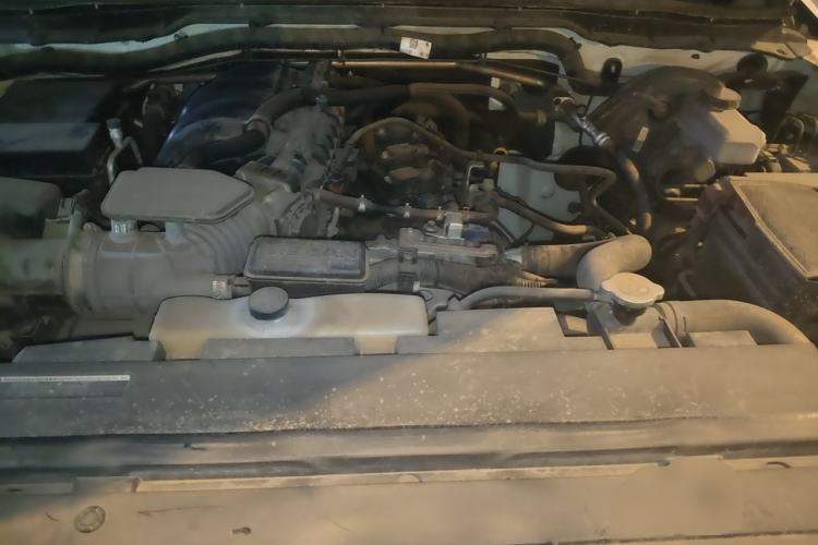 Used Nissan Terra 2018 2.5L Automatic 4x4 Luxury Edition Engine Bay