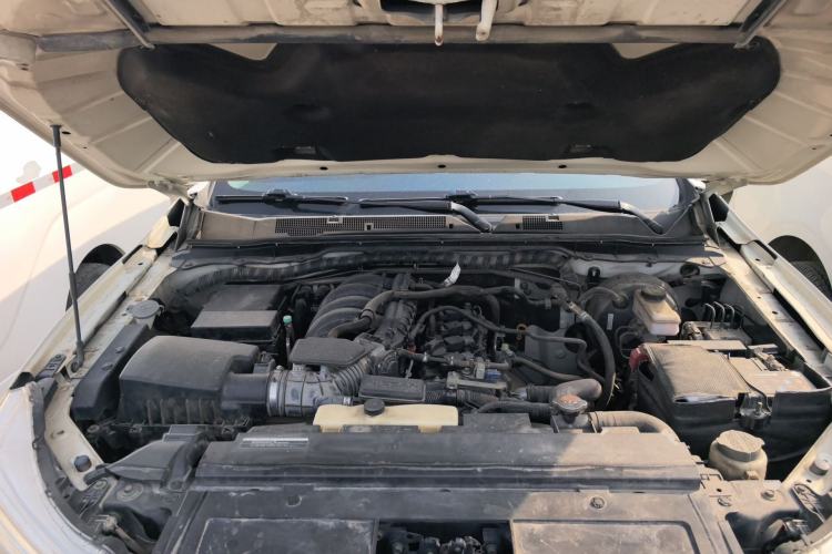 Used Nissan Terra 2018 2.5L Automatic 2WD Luxury Edition Engine Bay