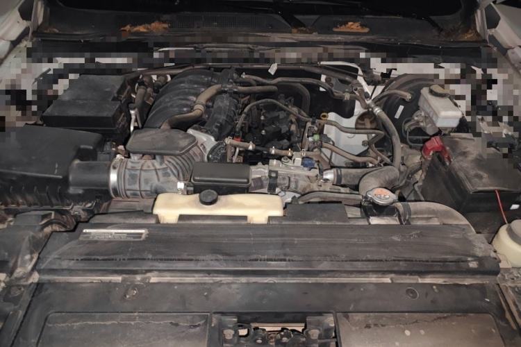 Used Nissan Terra 2018 2.5L Automatic 4x4 Luxury Edition Engine Bay