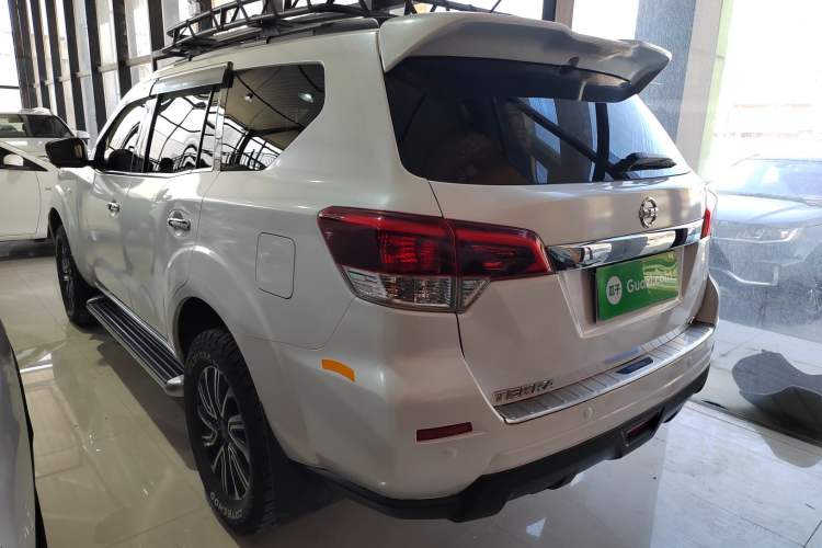 Used Nissan Terra 2018 2.5L Automatic 4x4 Luxury Edition Exterior 2