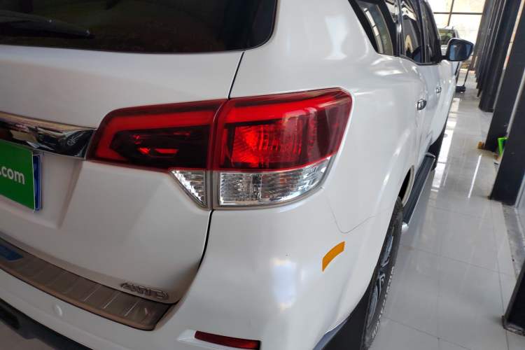Used Nissan Terra 2018 2.5L Automatic 4x4 Luxury Edition Exterior 3