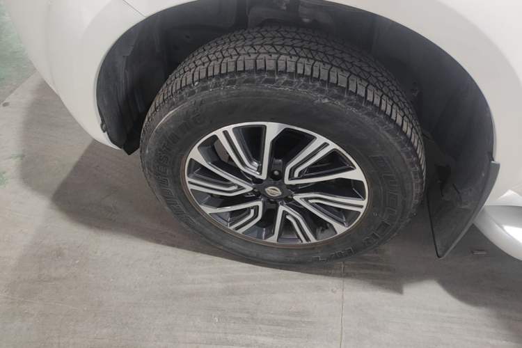 Used Nissan Terra 2018 2.5L Manual Two-Wheel Drive Elite Edition Exterior 4