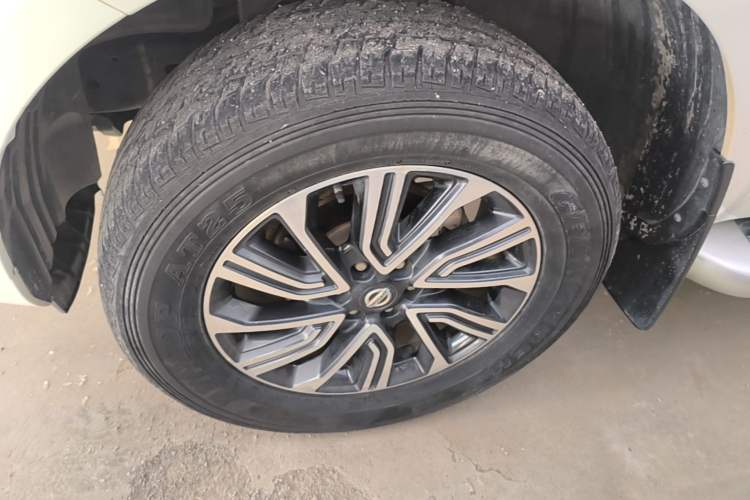 Used Nissan Terra 2018 2.5L Automatic 4x4 Flagship Edition Exterior 4