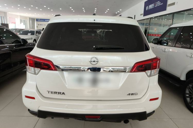 Used Nissan Terra 2018 2.5L Automatic 4x4 Luxury Edition Exterior 4