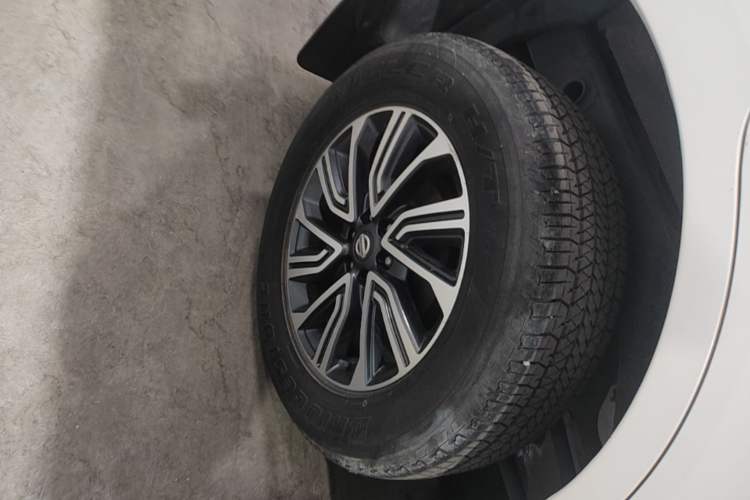 Used Nissan Terra 2018 2.5L Manual Two-Wheel Drive Elite Edition Exterior 5