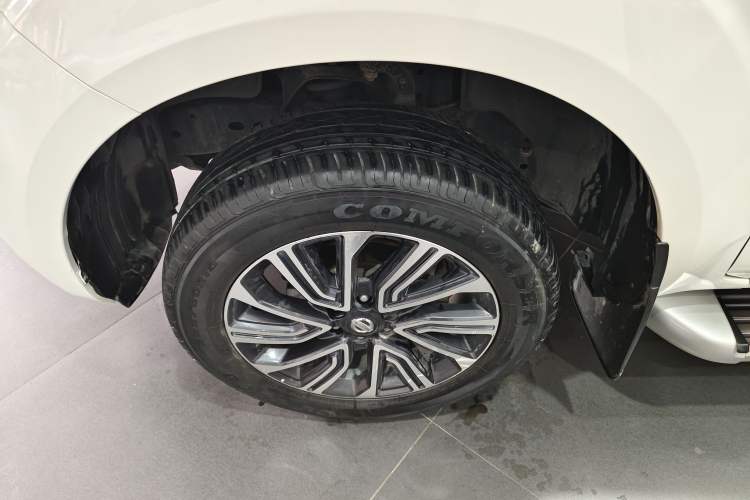 Used Nissan Terra 2018 2.5L Automatic 2WD Luxury Edition Exterior 5