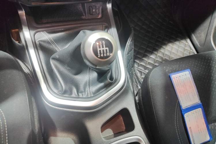 Used Nissan Terra 2018 2.5L Manual Two-Wheel Drive Elite Edition Gear Lever