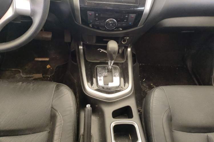 Used Nissan Terra 2018 2.5L Automatic 2WD Luxury Edition Gear Lever