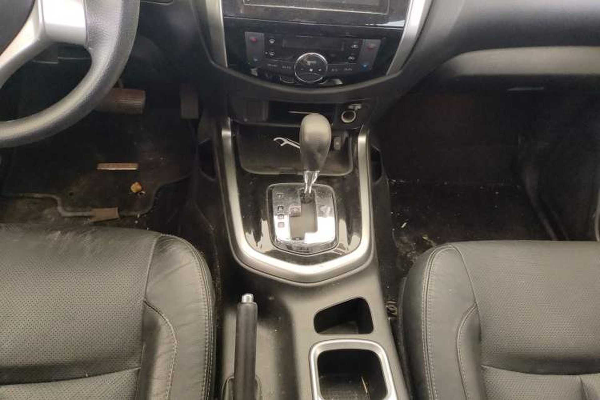 Used Nissan Terra 2018 2.5L Automatic 2WD Luxury Edition Gear Lever