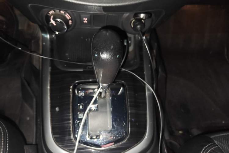 Used Nissan Terra 2018 2.5L Automatic 4x4 Flagship Edition Gear Lever