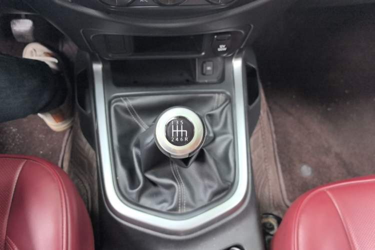 Used Nissan Terra 2018 2.5L Manual Two-Wheel Drive Elite Edition Gear Lever