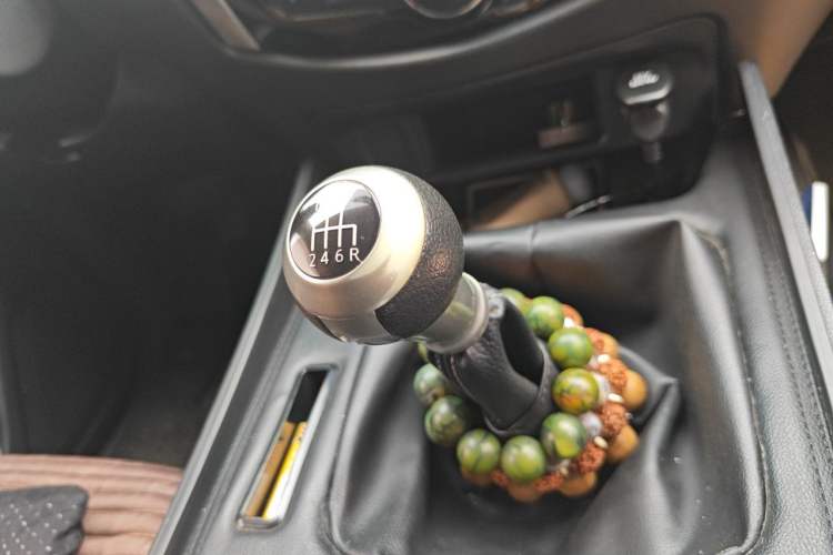 Used Nissan Terra 2018 2.5L Manual Two-Wheel Drive Leading Edition Gear Lever
