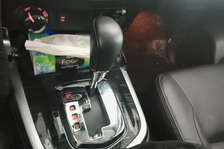 Used Nissan Terra 2018 2.5L Automatic 4x4 Flagship Edition Gear Lever