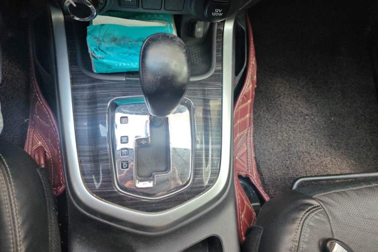 Used Nissan Terra 2018 2.5L Automatic 4x4 Flagship Edition Gear Lever