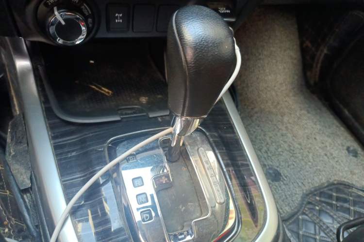 Used Nissan Terra 2018 2.5L Automatic 4x4 Flagship Edition Gear Lever