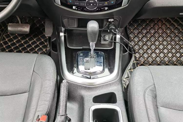 Used Nissan Terra 2018 2.5L Automatic 2WD Luxury Edition Gear Lever