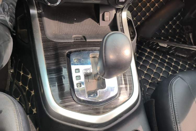 Used Nissan Terra 2018 2.5L Automatic 4x4 Flagship Edition Gear Lever