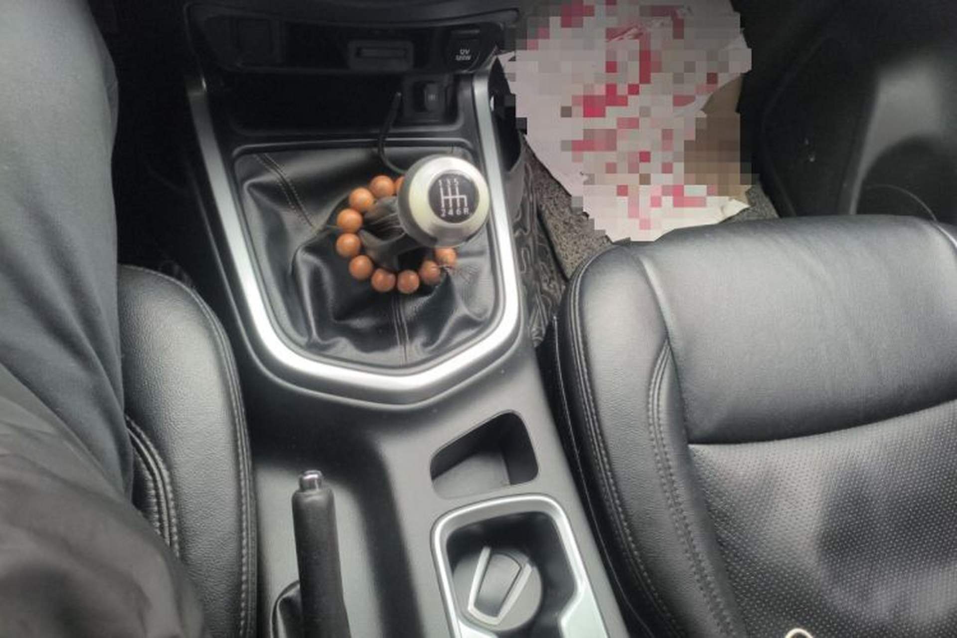 Used Nissan Terra 2018 2.5L Manual Two-Wheel Drive Elite Edition Gear Lever