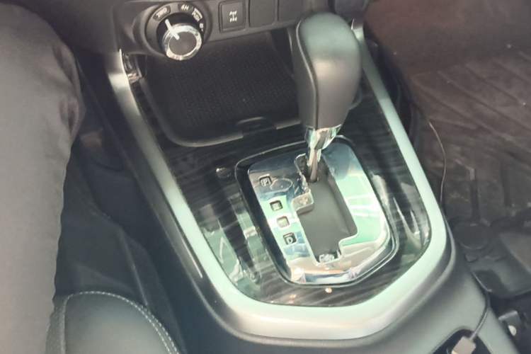 Used Nissan Terra 2018 2.5L Automatic 4x4 Flagship Edition Gear Lever