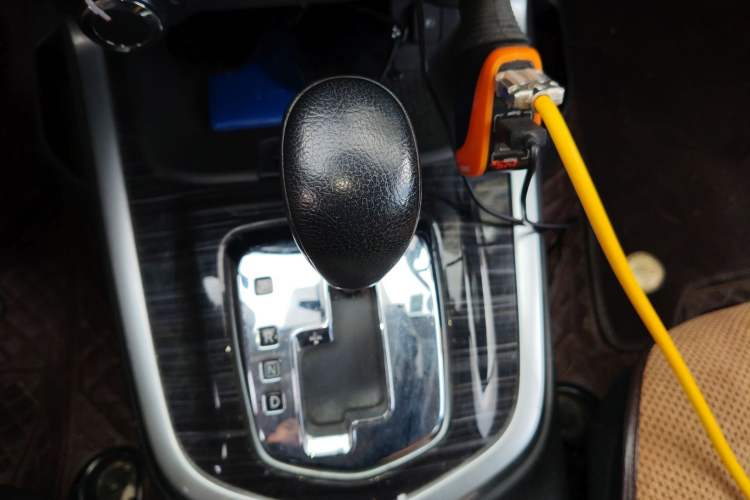 Used Nissan Terra 2018 2.5L Automatic 4x4 Flagship Edition Gear Lever