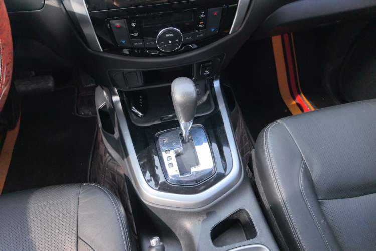 Used Nissan Terra 2018 2.5L Automatic 2WD Luxury Edition Gear Lever