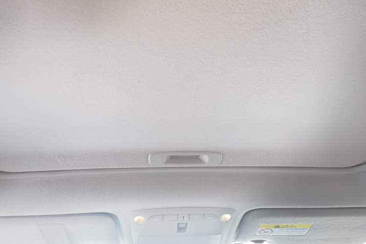 Used Nissan Terra 2018 2.5L Automatic 4x4 Luxury Edition Headliner
