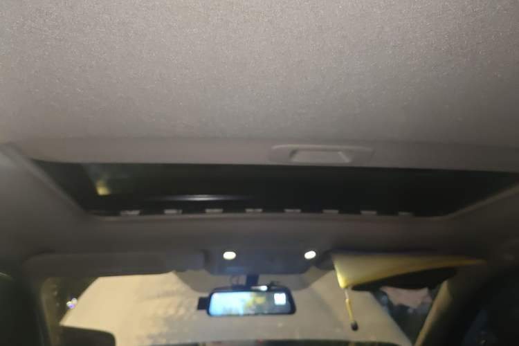 Used Nissan Terra 2018 2.5L Automatic 4x4 Luxury Edition Headliner