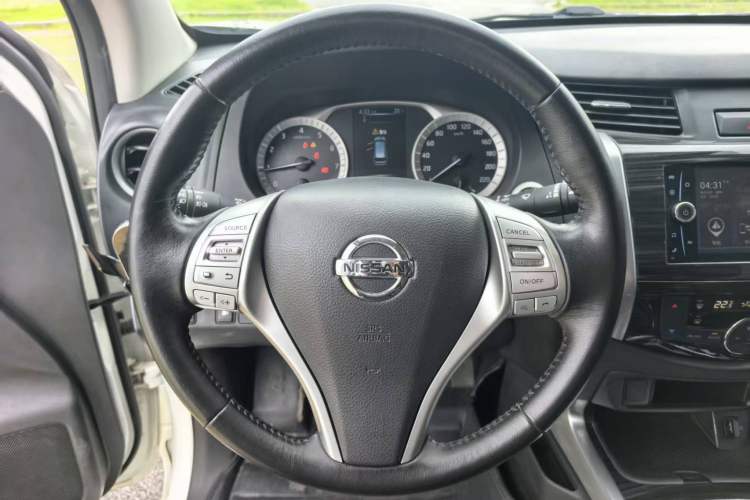 Used Nissan Terra 2018 2.5L Automatic 2WD Smart Enjoyment Version Interior 1