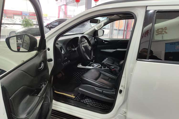 Used Nissan Terra 2018 2.5L Automatic 2WD Luxury Edition Interior 1