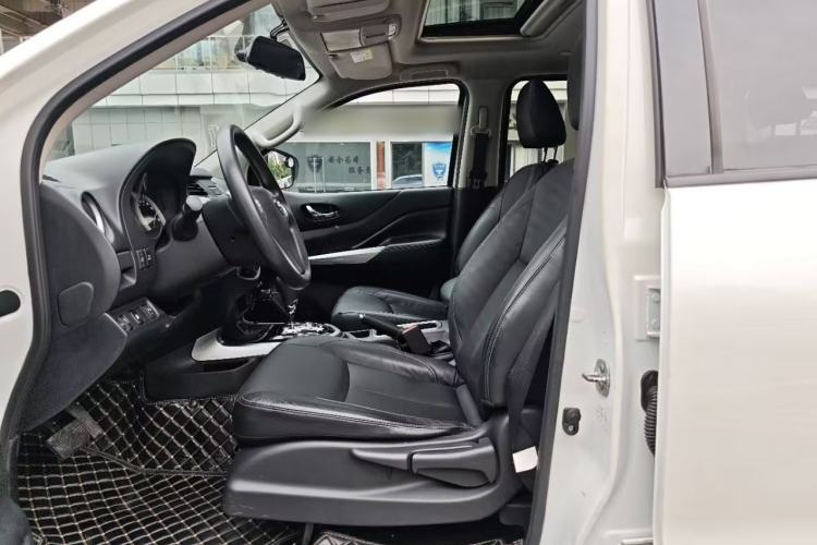 Used Nissan Terra 2018 2.5L Automatic 2WD Luxury Edition Interior 1