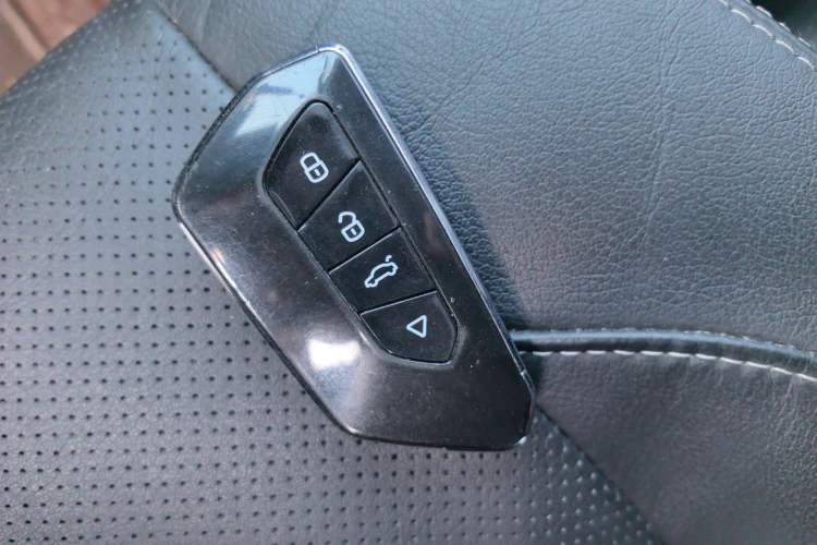 Used Nissan Terra 2018 2.5L Automatic 2WD Luxury Edition Interior 1