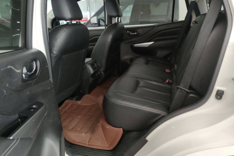 Used Nissan Terra 2018 2.5L Automatic 4x4 Luxury Edition Interior 1