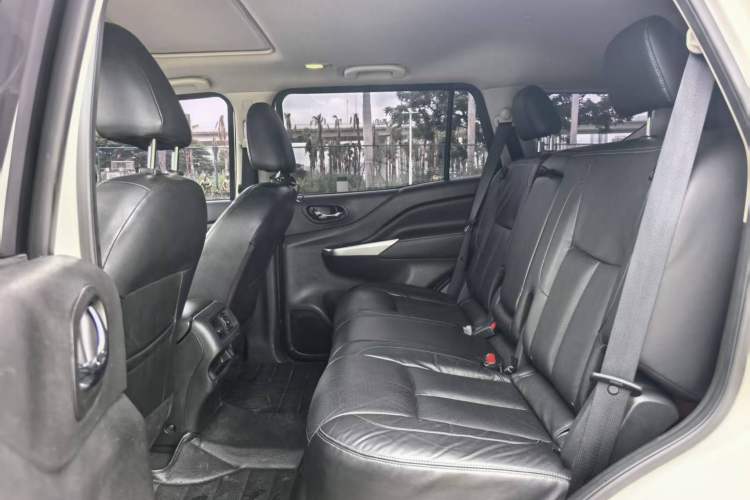Used Nissan Terra 2018 2.5L Automatic 2WD Smart Enjoyment Version Interior 10
