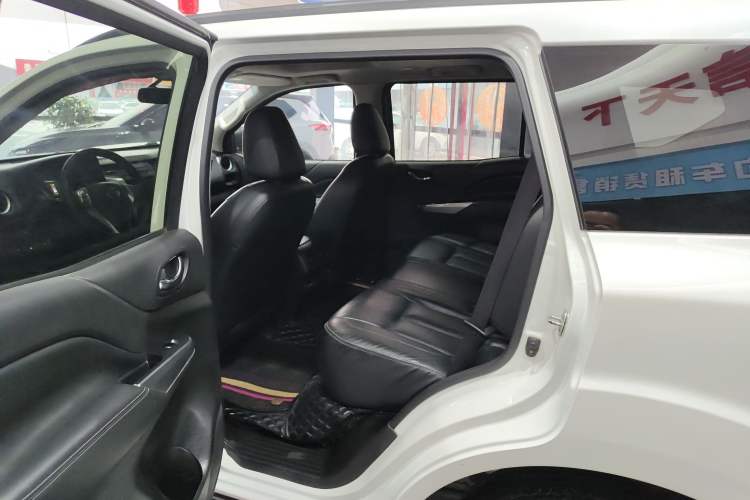Used Nissan Terra 2018 2.5L Automatic 2WD Luxury Edition Interior 2