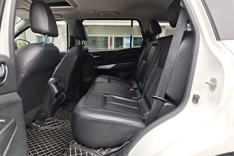 Used Nissan Terra 2018 2.5L Automatic 2WD Luxury Edition Interior 2