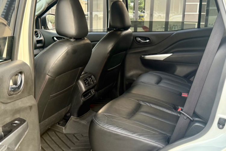 Used Nissan Terra 2018 2.5L Automatic 4x4 Flagship Edition Interior 2
