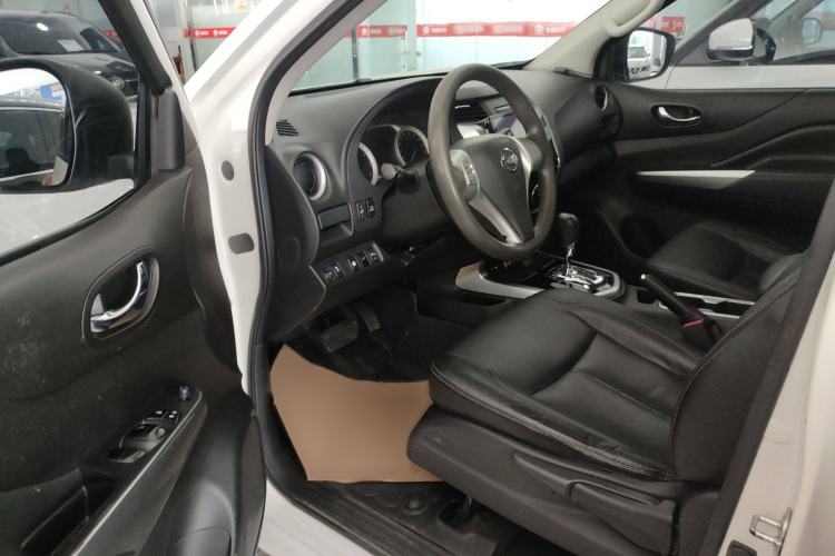 Used Nissan Terra 2018 2.5L Automatic 4x4 Luxury Edition Interior 2